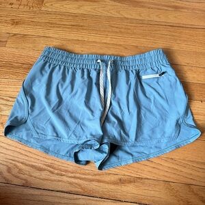 Vuori Clementine Shorts 4” light teal Size Large